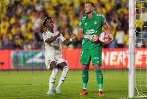 阿斯:西甲谴责巴萨球迷对维尼修斯的种族主义侮辱 阿斯:西甲谴责巴萨球迷对维尼修斯的种族主义侮辱